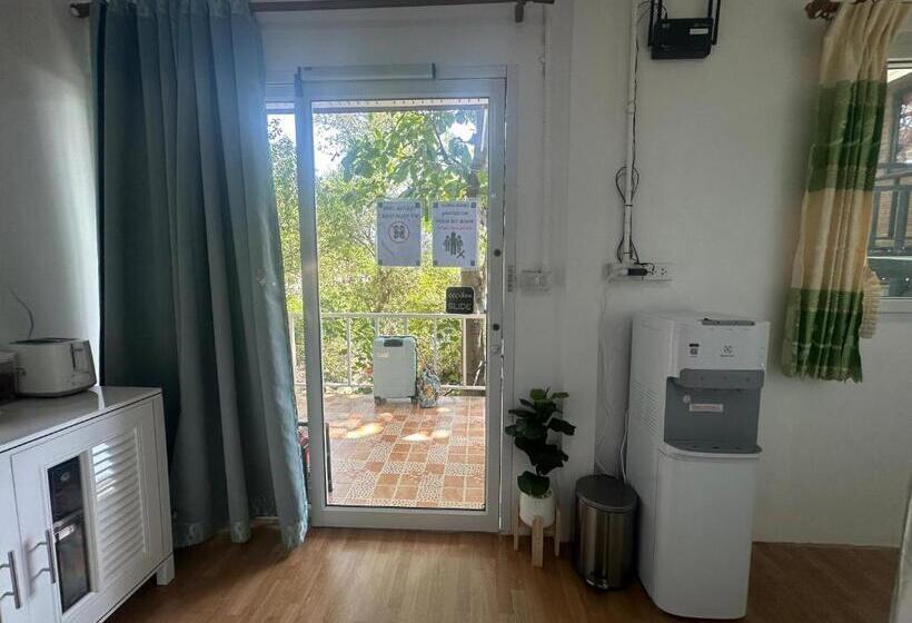 Sweed Dee Seaview Hostel