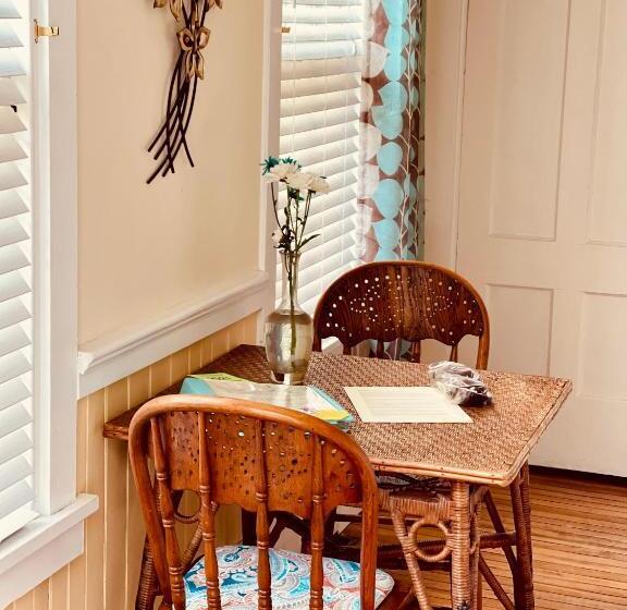 Общежитие Inn At Grasshopper Lane, Studio 1