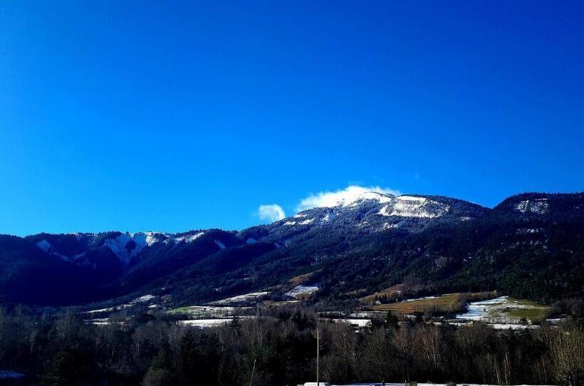 تختخواب و صبحانه Charda Spa