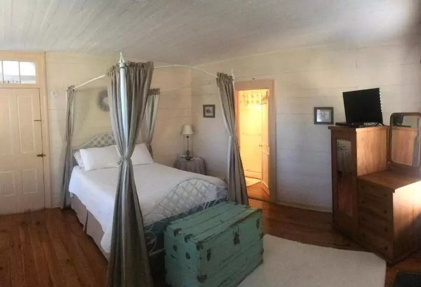 Historic Seaton Springs Farm B&b & Wedding Venue   James Tipton Upstairs Queen Room   Ask About Even