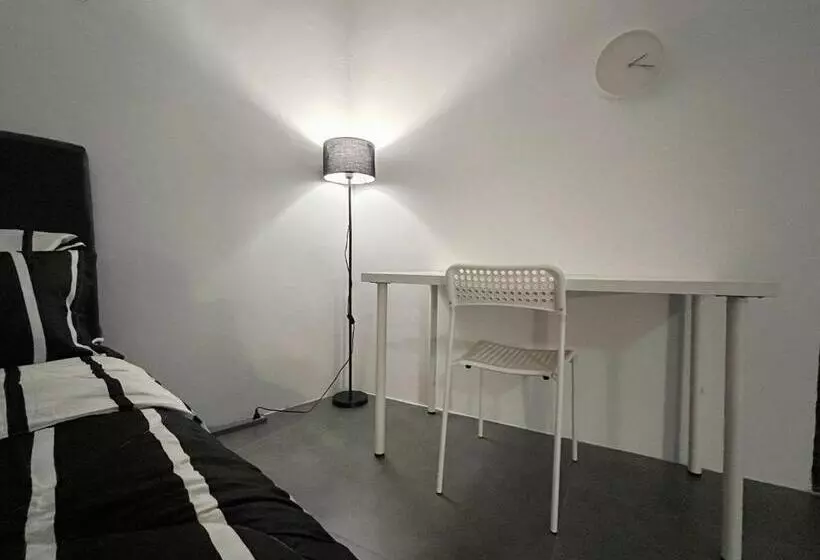 ホテル Immense Studio Empiredamansara/wifi/netflix