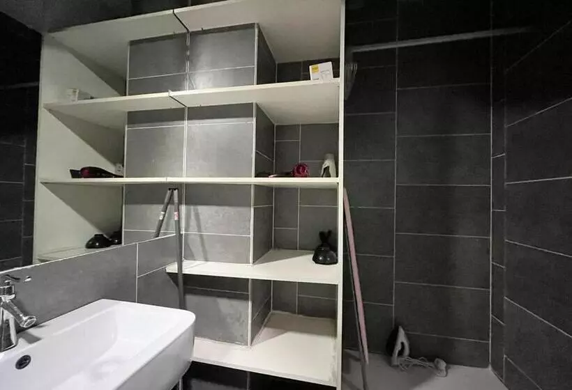 ホテル Immense Studio Empiredamansara/wifi/netflix