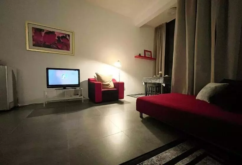 ホテル Immense Studio Empiredamansara/wifi/netflix