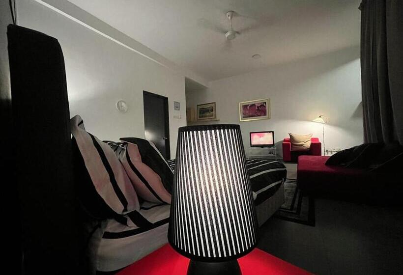 Otel Immense Studio Empiredamansara/wifi/netflix