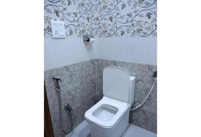 ホテル Premium Krishna Residency