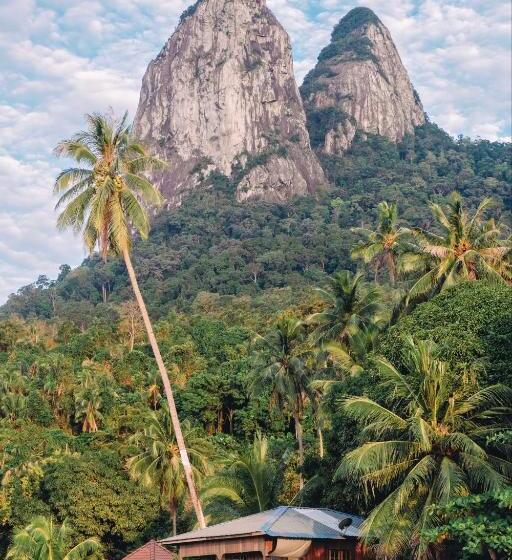 בית מלון כפרי Sri Sentosa Chalet