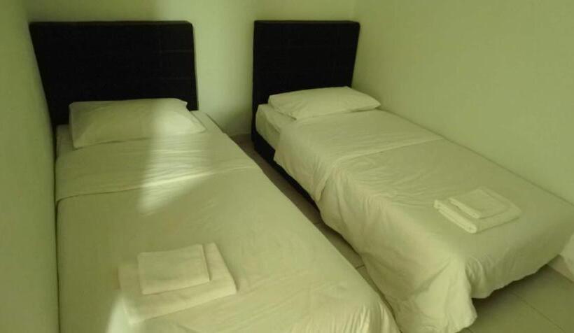 Hotel The Glorious Straits