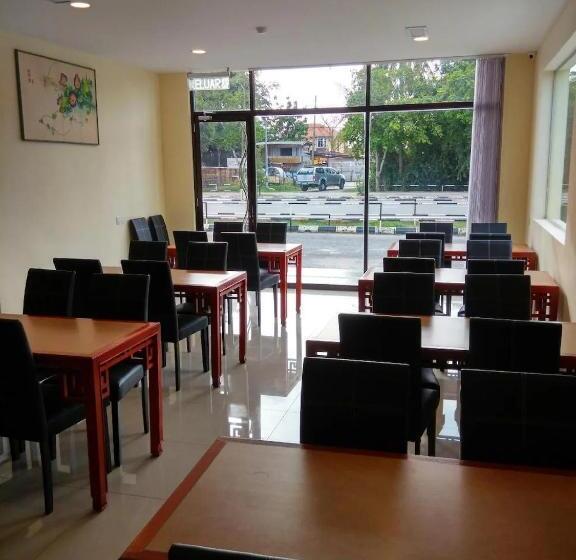 Hotel The Glorious Straits