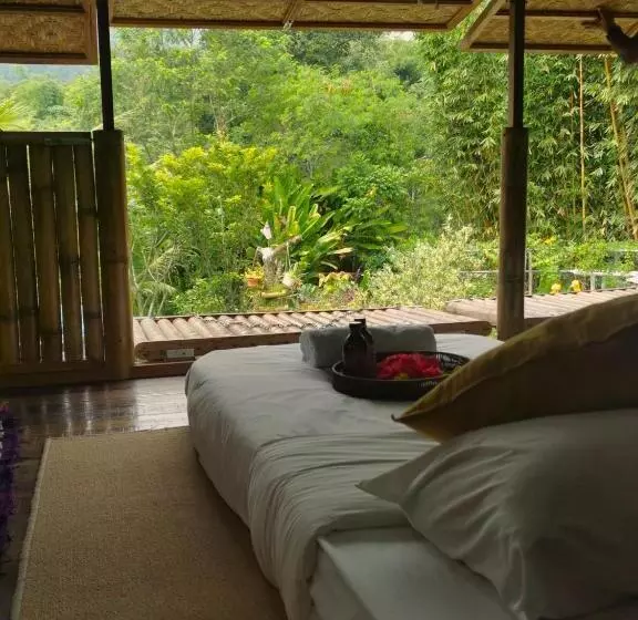 ホテル Tirtha Quddus Farmstay