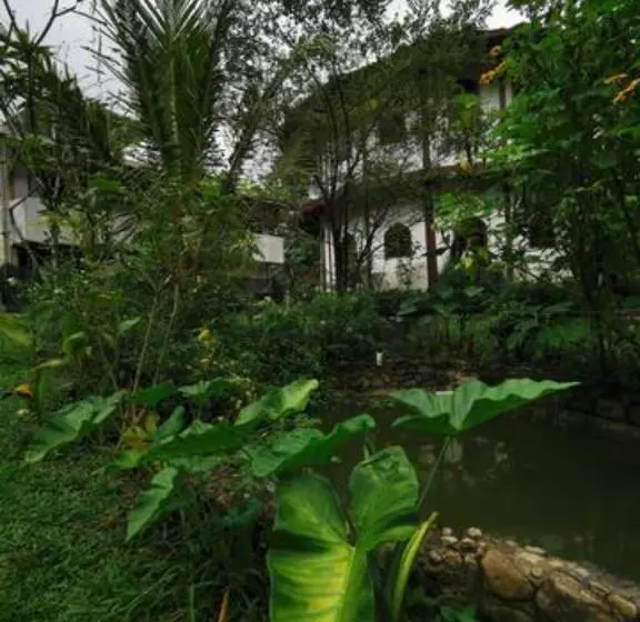 ホテル Tirtha Quddus Farmstay
