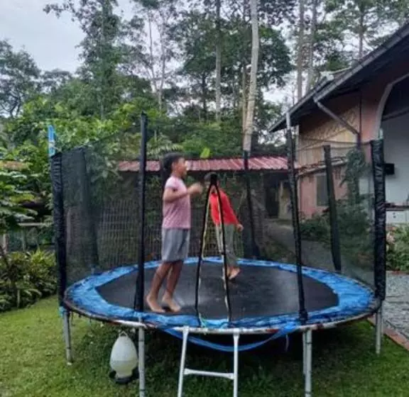ホテル Tirtha Quddus Farmstay