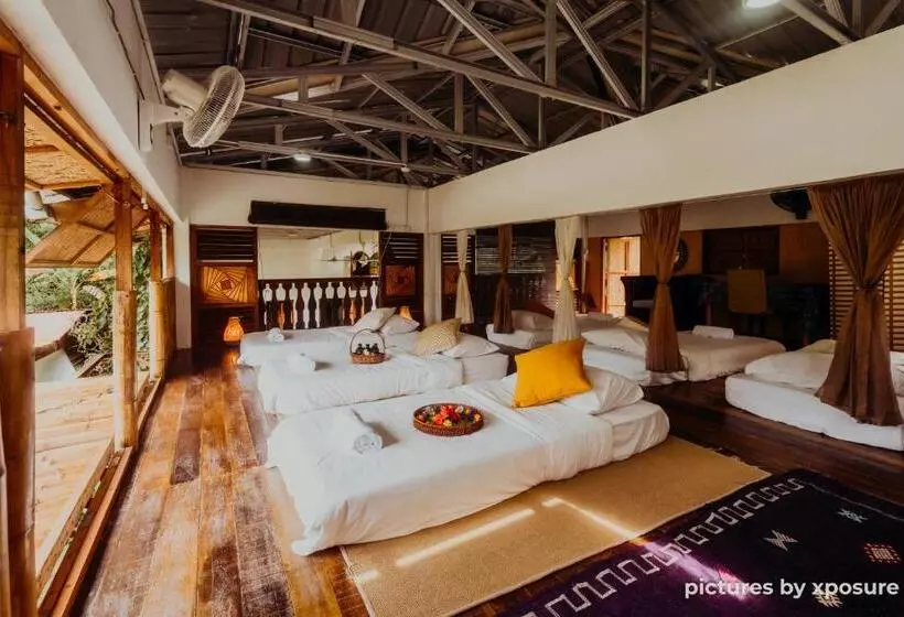 ホテル Tirtha Quddus Farmstay