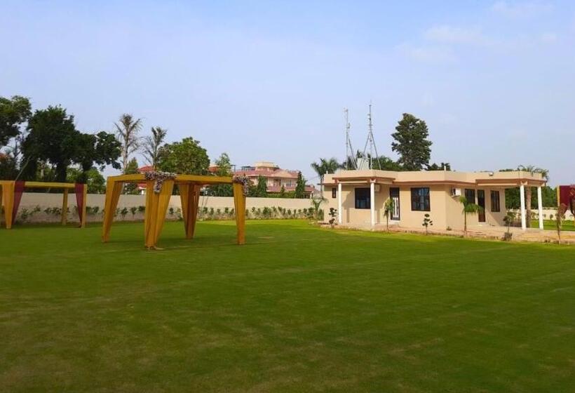 Отель Wedlock Farms   Events Venue