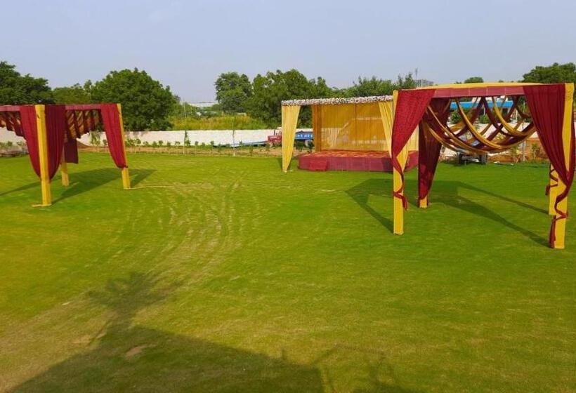 Отель Wedlock Farms   Events Venue