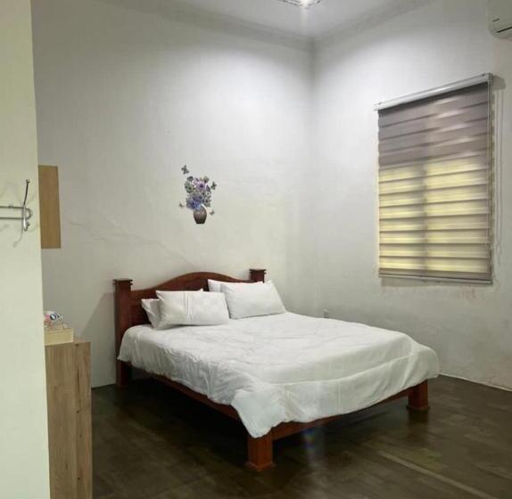 فندق على الطريق D Flora Inn