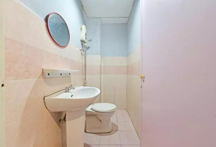 Oyo 90846 Hotel Akasia