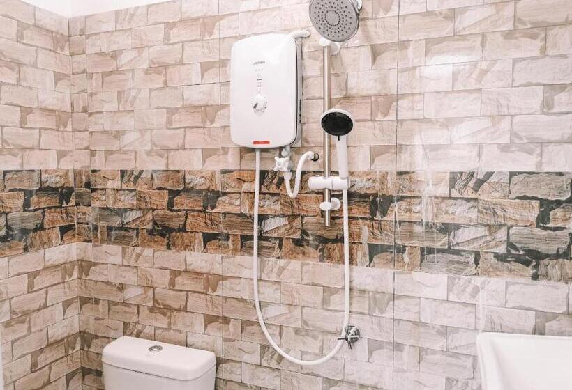 بنسيون Inap Idaman 5 With 2 Queen Bed In Kubang Kerian