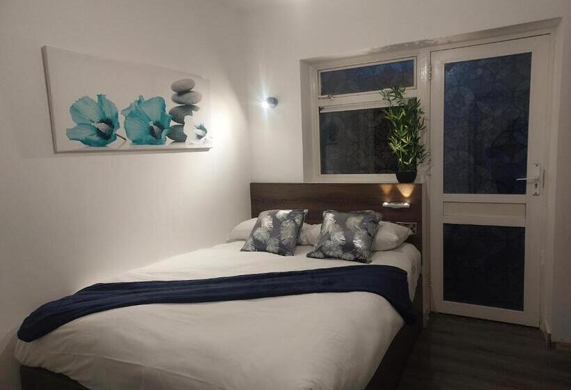 Пансион Pinewood Guest House