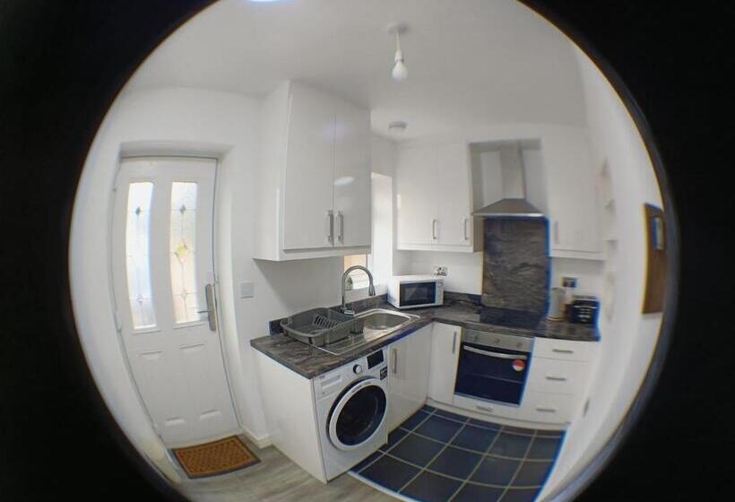 Пансион Pinewood Guest House