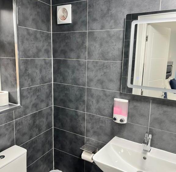 Пансион Pinewood Guest House