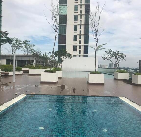 Evo Soho Studio Suites Bangi By Molek Homestay  Pool Or City View