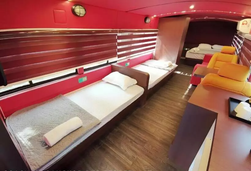 Pangkor Bus Resort By Besla