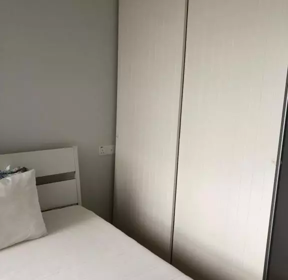 Majatalo Medium Sized Bedroom, Girls Only In Country Garden Danga Bay, 2pax, Free Wifi, Parking