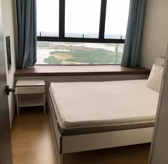 Majatalo Medium Sized Bedroom, Girls Only In Country Garden Danga Bay, 2pax, Free Wifi, Parking