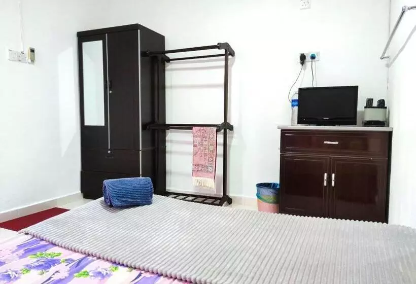 Lomakeskus Lata Bayu Chalet   Waterfall & River With Kids Pool