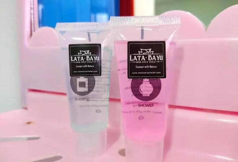 Lomakeskus Lata Bayu Chalet   Waterfall & River With Kids Pool