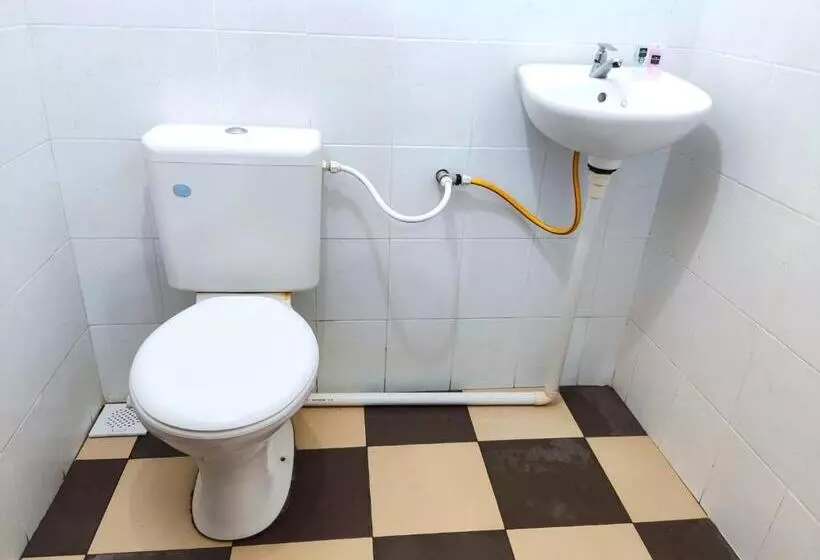 Lomakeskus Lata Bayu Chalet   Waterfall & River With Kids Pool