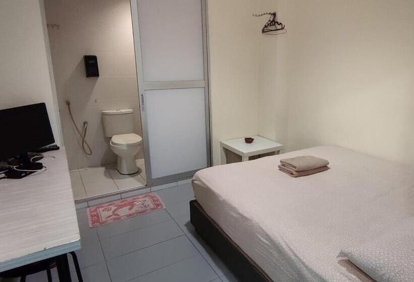 Albergue Fifty Seven Inn