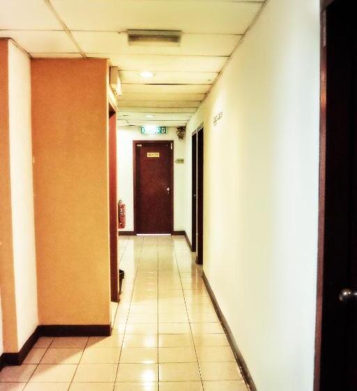 هاستل Plaza Inn