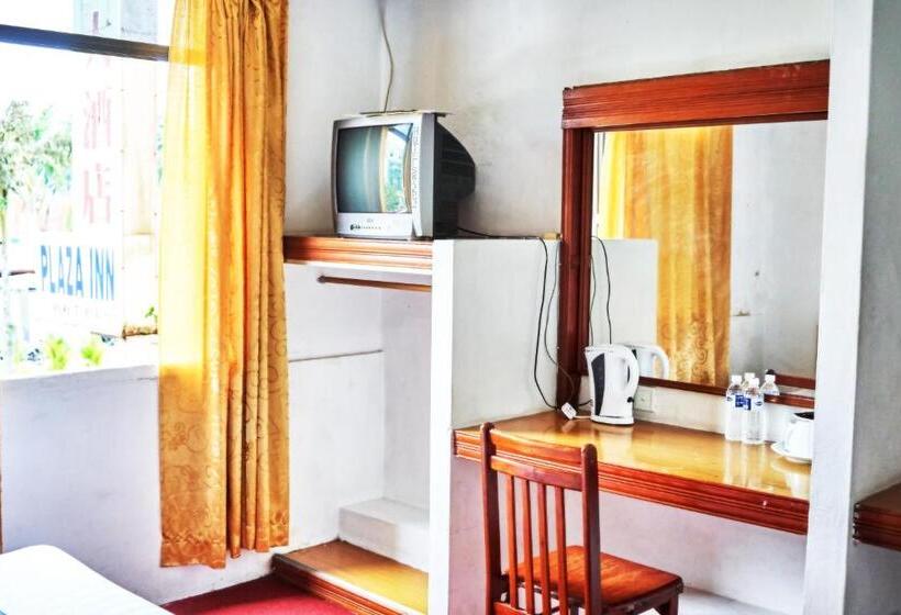 هاستل Plaza Inn