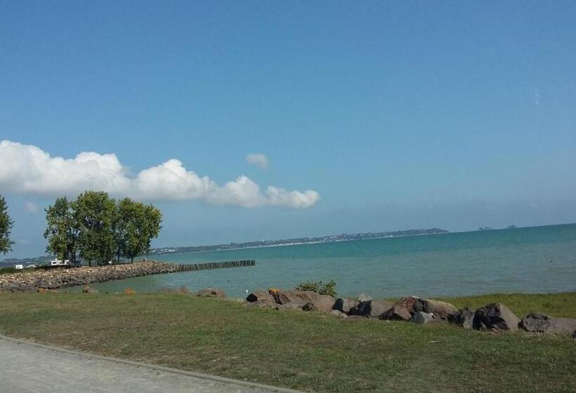 تختخواب و صبحانه A La Bonne Adresse