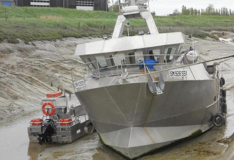 تختخواب و صبحانه A La Bonne Adresse