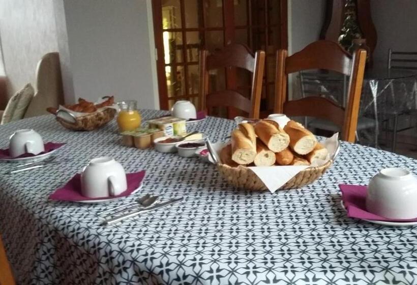 تختخواب و صبحانه A La Bonne Adresse