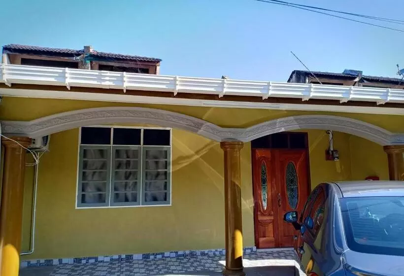 Aamiaismajoitus (B&B) Homestay Sejati