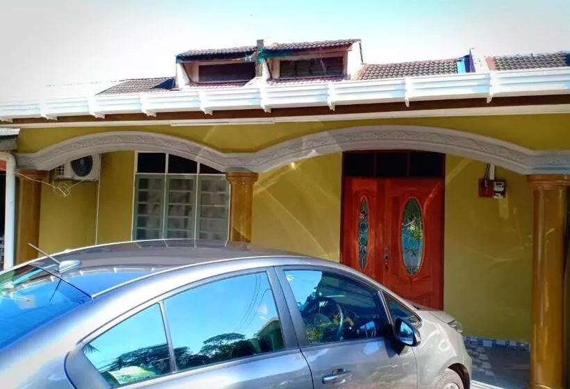 Aamiaismajoitus (B&B) Homestay Sejati