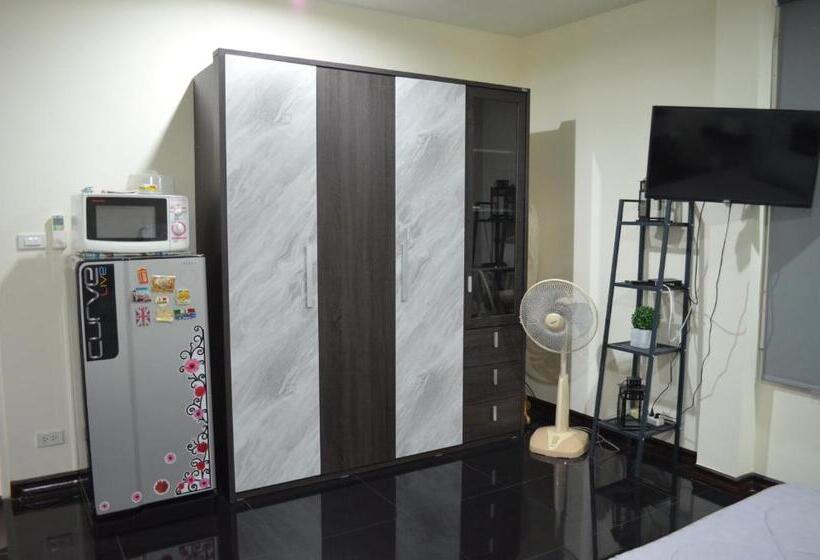 Modern Room At Sabai Sabai Homestay Ayutthaya