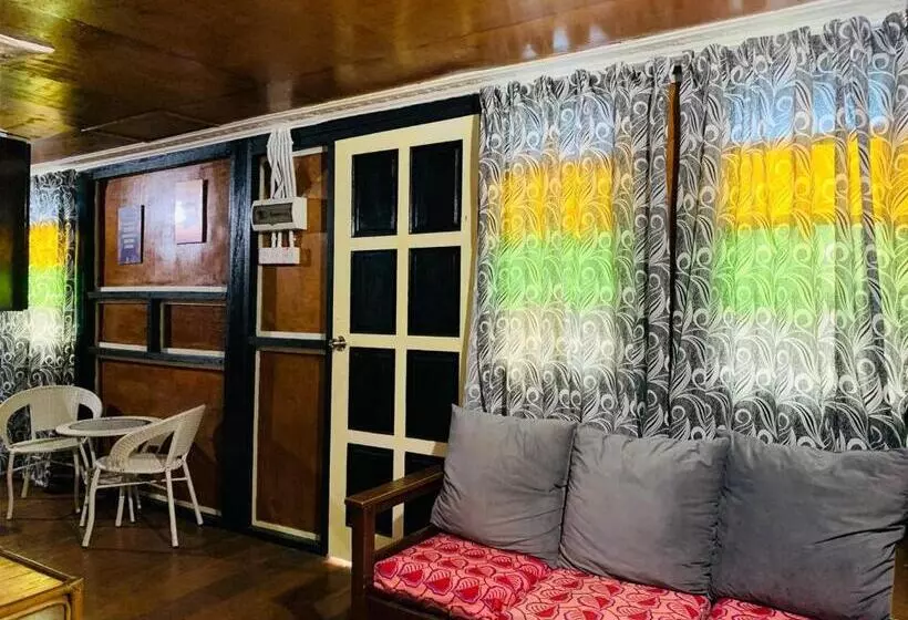 پانسیون Moss Hedera Hide Chalet