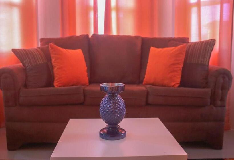 پانسیون Draxhall Counytry Club Stays