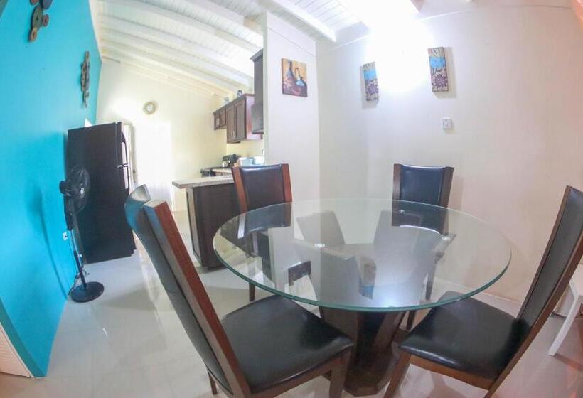 پانسیون Draxhall Counytry Club Stays