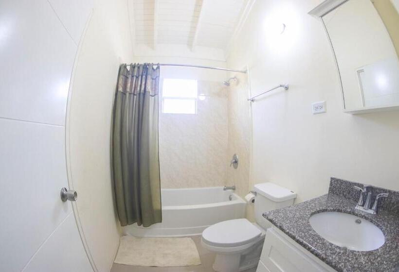 پانسیون Draxhall Counytry Club Stays