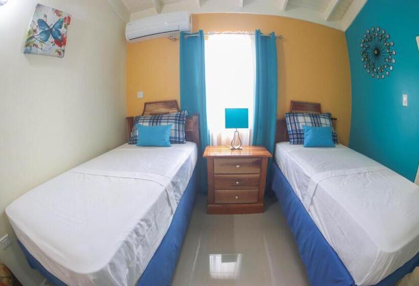 پانسیون Draxhall Counytry Club Stays