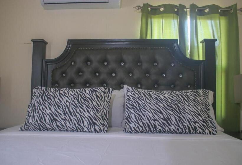 پانسیون Draxhall Counytry Club Stays