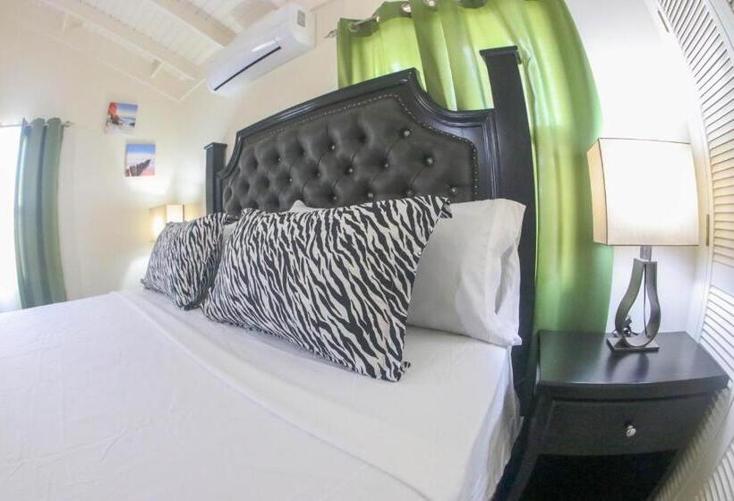 پانسیون Draxhall Counytry Club Stays