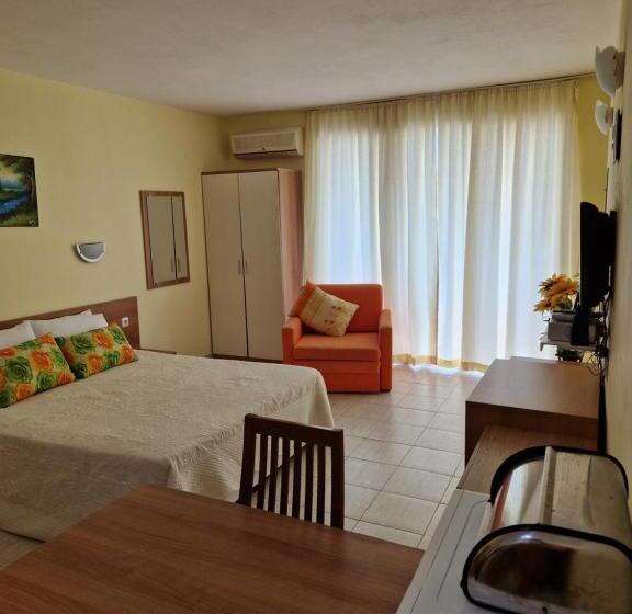 Pool View Apartment, Sunny Beach Resort