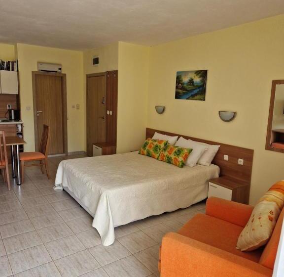 Pool View Apartment, Sunny Beach Resort