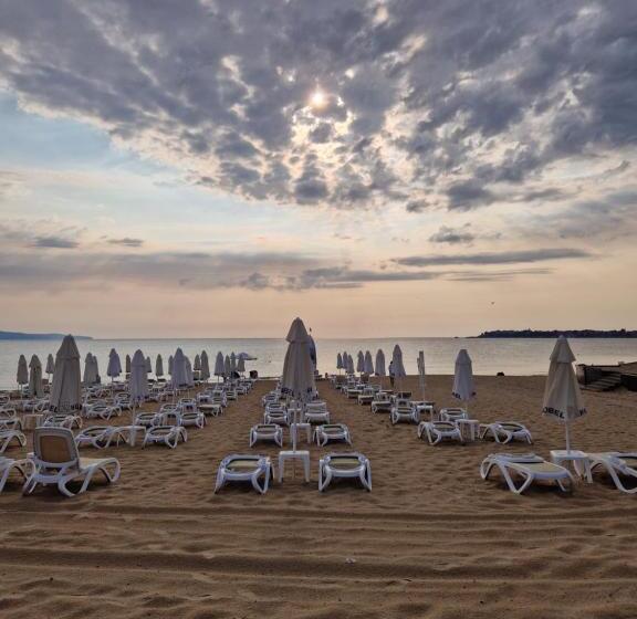 Pool View Apartment, Sunny Beach Resort